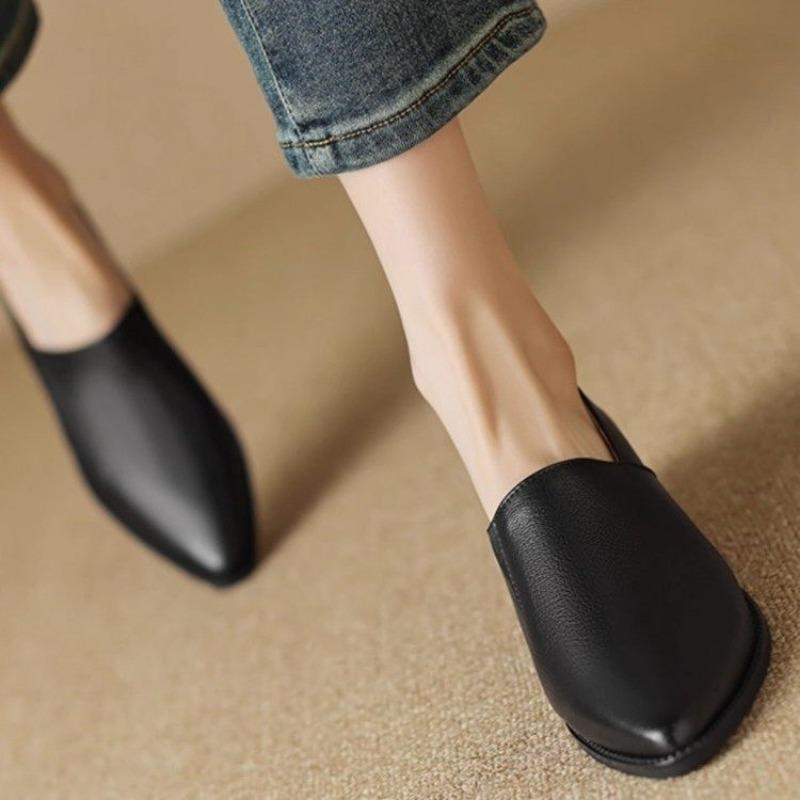 Retro Pointed Toe Kick Loafers Shoes for Women in Spring 2025, New Style with Thick and Medium Heels, Casual Small Leather Shoes