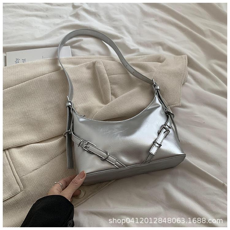 

Silver super fire cloud small bag women s 2025 new fashion niche design messenger bag popular commuter shoulder bag срібний