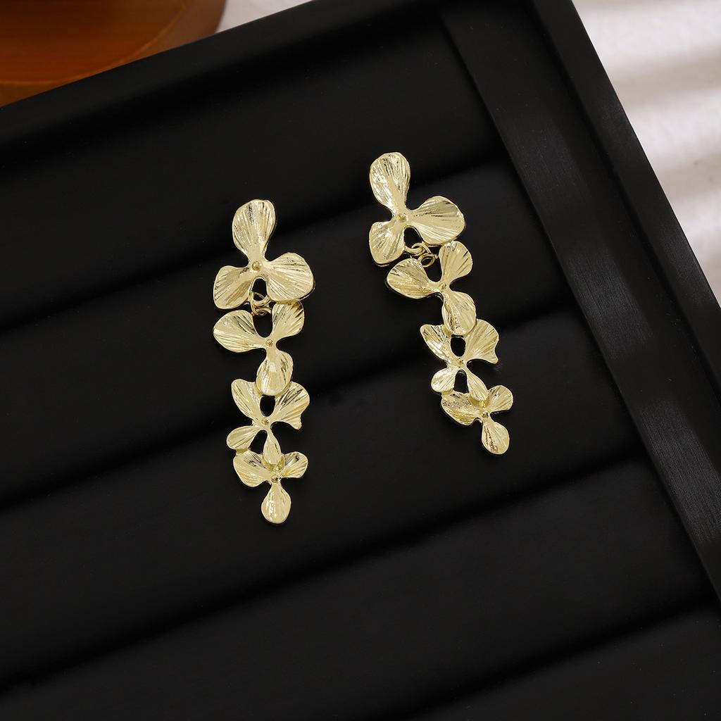 French Light Luxury Simple Romantic Flower Earrings, Retro Personality And Creative High-End Earrings