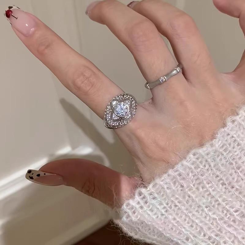 Medieval Style Timeless Womens Starburst Ring With Dazzling Rhinestones Ideal For Chic Fashion Accessories