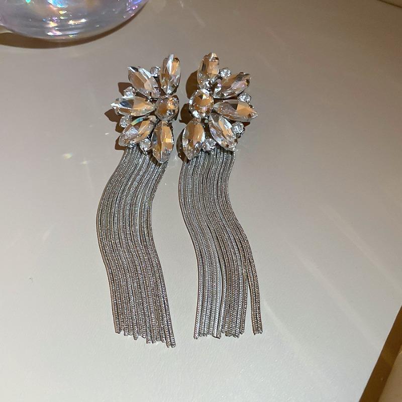 Luxury Silver Needle Diamond Flower Tassel Earrings Women's Style Premium Dinner Earrings Personalized Design Earrings