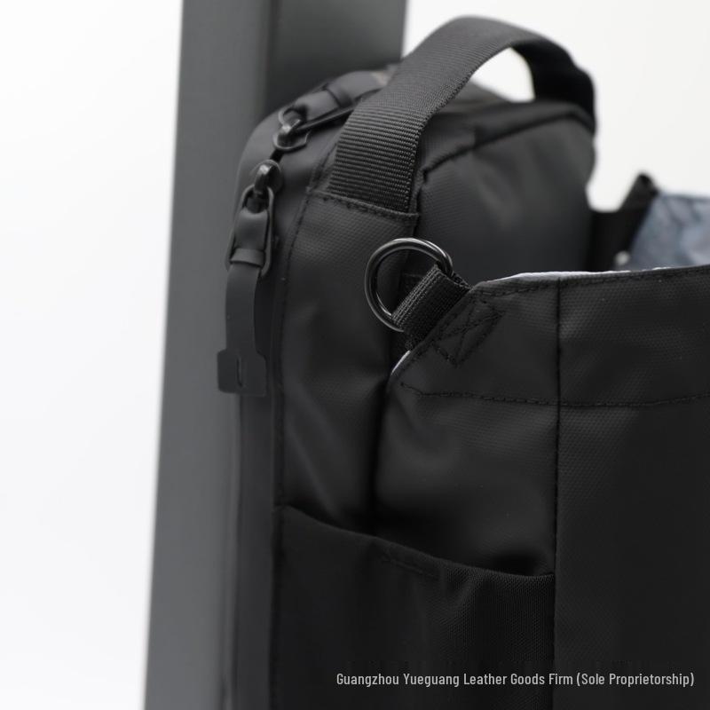 Velkokapacitní magnetická sportovní crossbody taška s držákem na láhev na vodu pro muže