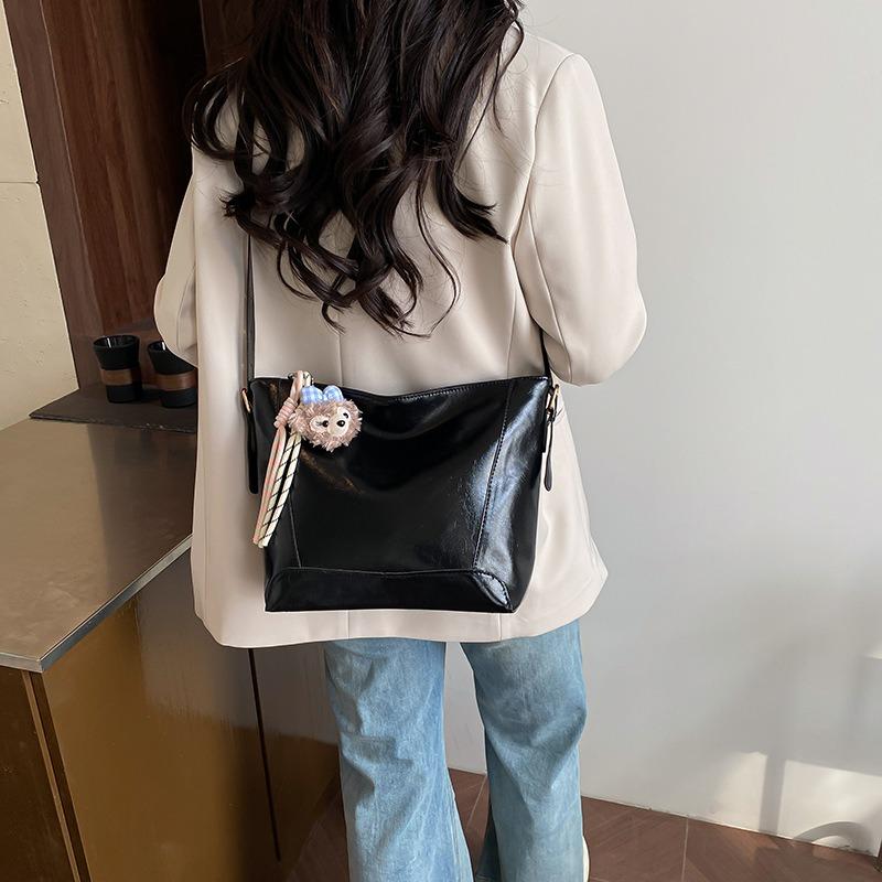 Large Capacity Bucket Tote Bag Summer New Shoulder Underarm Bag Solid Color Commuter Versatile Messenger Bag