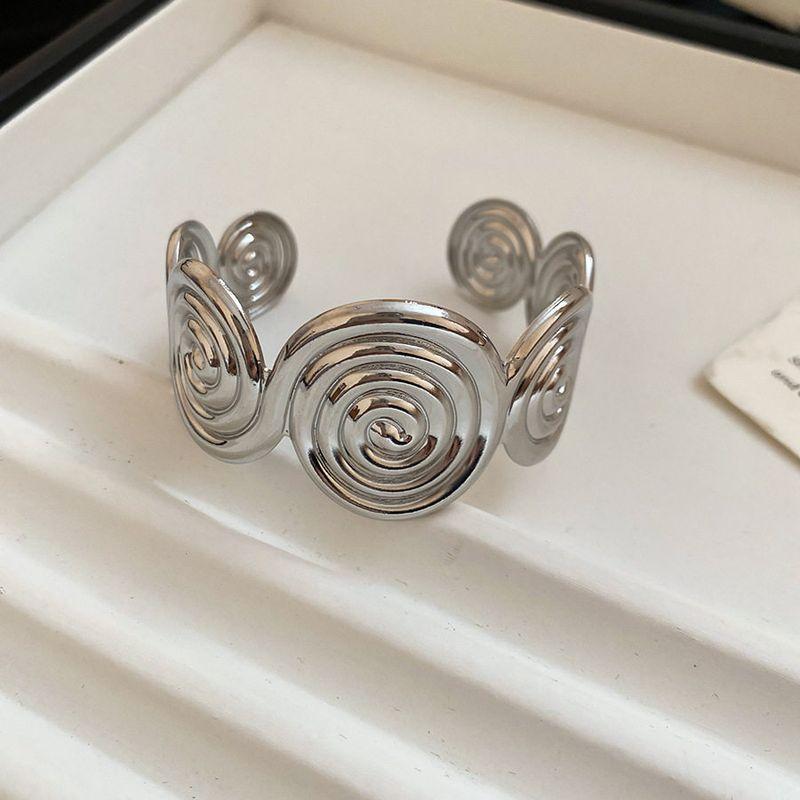 European and American Metallic Pleated Spiral Flower Open Bracelet, Fashionable and Versatile Bracelet, Niche Design Jewelry