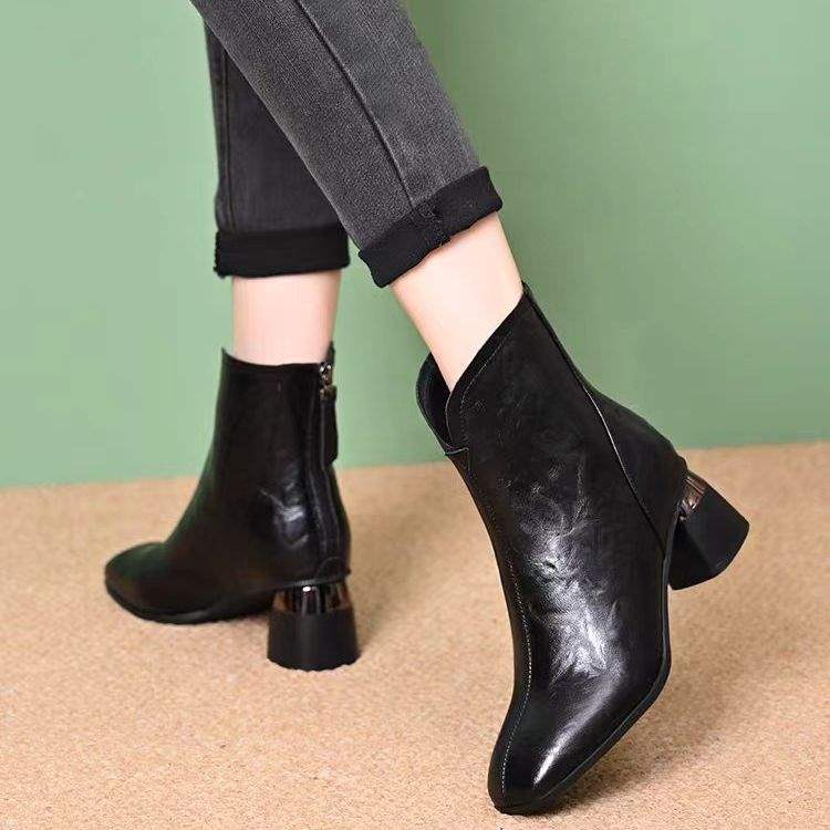 

Soft leather thick heel short boots women s head short boots 2025 autumn and winter new British style versatile temperament warm cotton boots 40