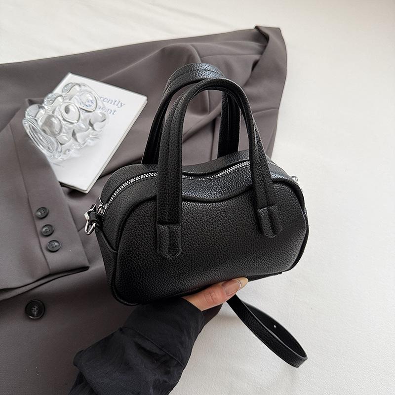 

2025 summer new Korean niche foreign style Boston bag high value fashion casual fashion portable messenger bag чёрный