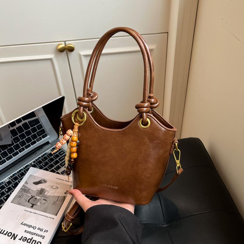 Korean Version of Retro Soft Leather Hand Bucket Bag 2025 New High-end Shoulder Messenger Bag Fashionable Commuter Bag Women