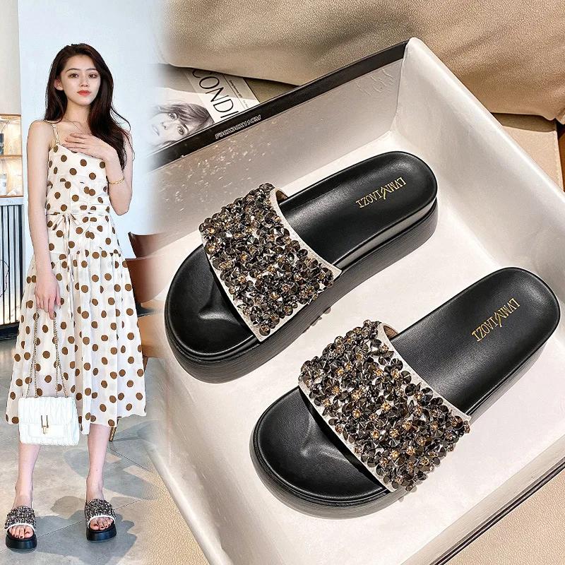 Fashion Thick Soled Classic Slippers with a Sense of Luxury 2024 New Women's Rhinestone Beaded Summer Fashion Sandals for External Wear