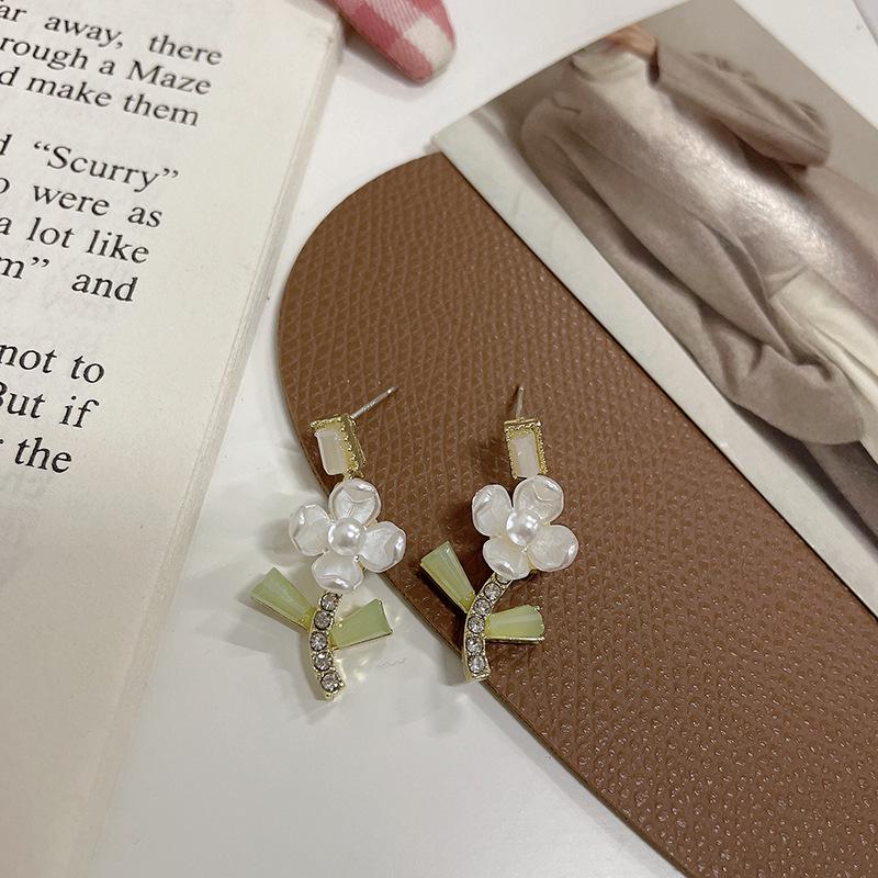 Exquisite S925 Silver Geometric Irregular Stud Earrings - Japanese & Korean Inspired
