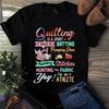 Quilten ist ein Sport Es beinhaltet Füllmaterial Laufen Jagen Nähen Quilten Herren- und Damen-T-Shirts