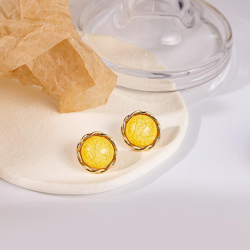 Light Luxury Simple Pearl Earrings Women'S Metal Smooth Pearl Geometric Star Love Ear Jewelry Of The Same Style