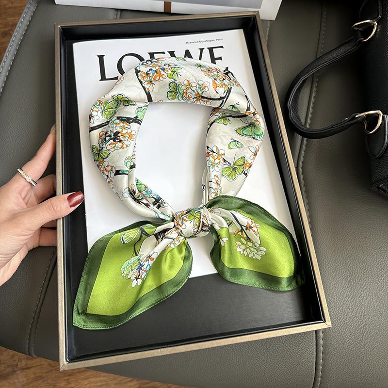 

Модний шарф у смужку зі 100% шовку тутового кольору - універсальний, квадрат 70 см, ідеальний подарунок 68*68cm