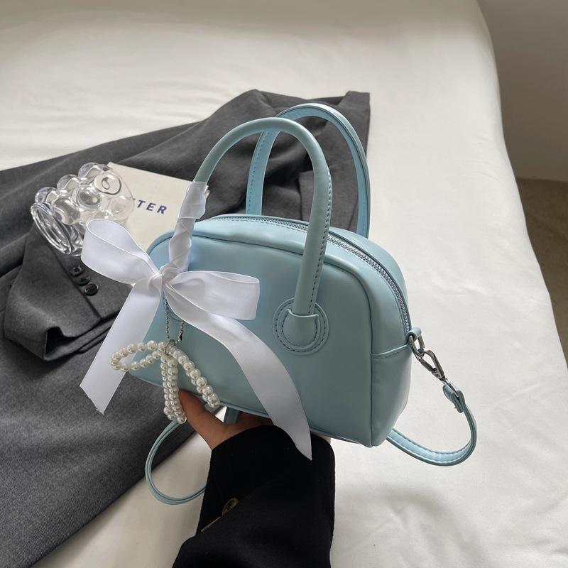 

Korean version portable bowling bag women s 2024 new trendy fashion pillow bag versatile messenger bag small square bag синій