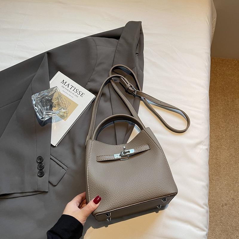 Simple Handbag Small Bag Women's Autumn New High-value Bucket Bag Commuter Casual Shoulder Messenger Bag