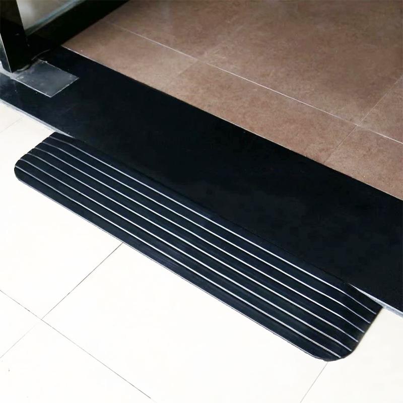 Rubber Threshold Ramp Striped Non-slip Surface 2200lbs/1000kg Load Capacity Ramp For Wheelchair