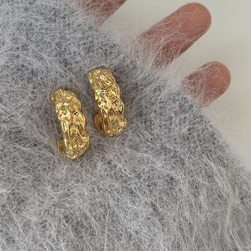 Women s C-shaped Pleated Hammered Stud Earrings: Fashionable, Stylish, and Versatile