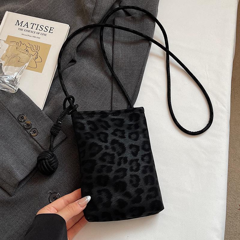 Mobile Phone Bag, Fashionable Crossbody Bag, Stylish and Versatile Single-shoulder Bag for Women