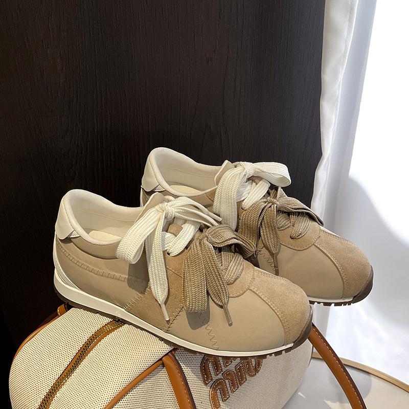 Su Yinyin hat die gleichen Leder-Ballett-Moral-Trainingsschuhe, Damen-Schnürsenkel mit Mandarinentenmuster, Schuhe mit innerer Erhöhung, Forrest-Gump-Schuhe, ein