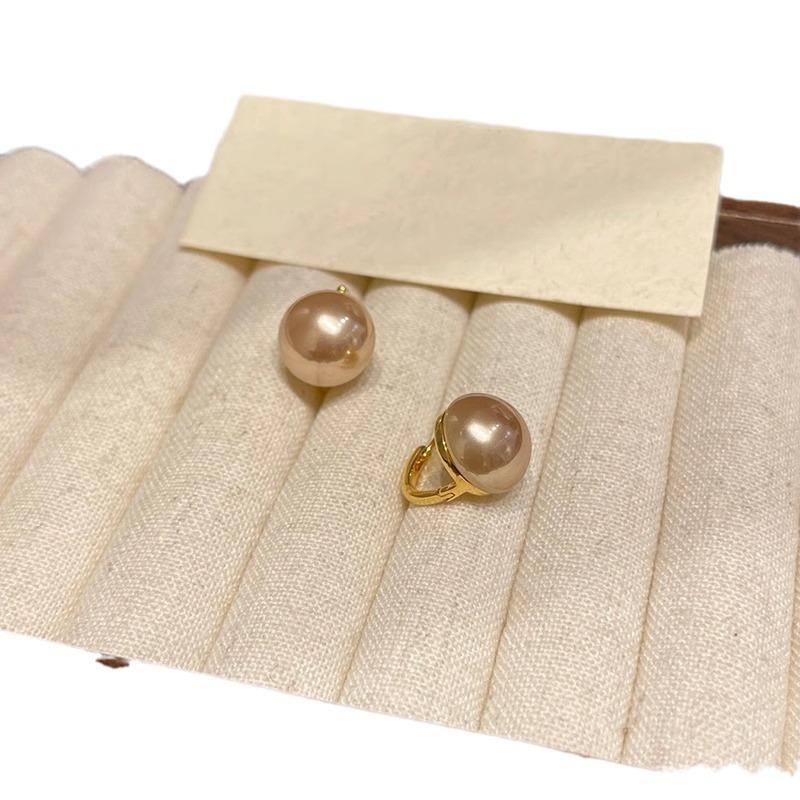 

Female Niche High-end Earrings 1 pair of earrings
