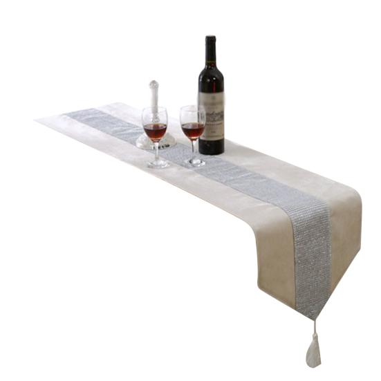 Fețe de masă cu dungi de 180 cm