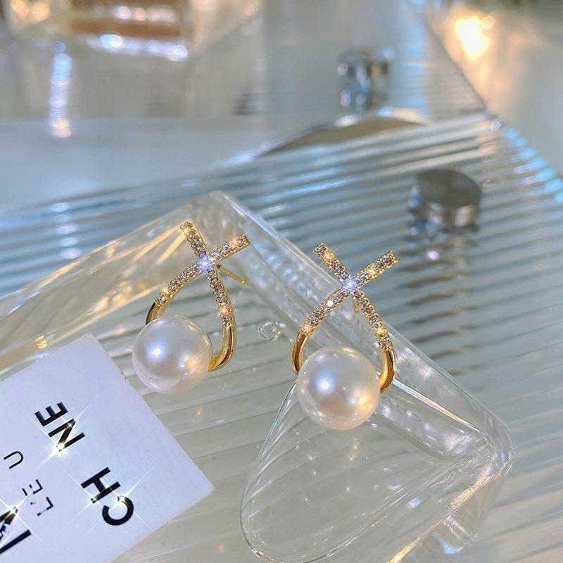 New Inlaid Rhinestone Pearl Stud Earrings Shiny Personality Fashion Unique Design Earrings for Women Party Wedding Jewelry