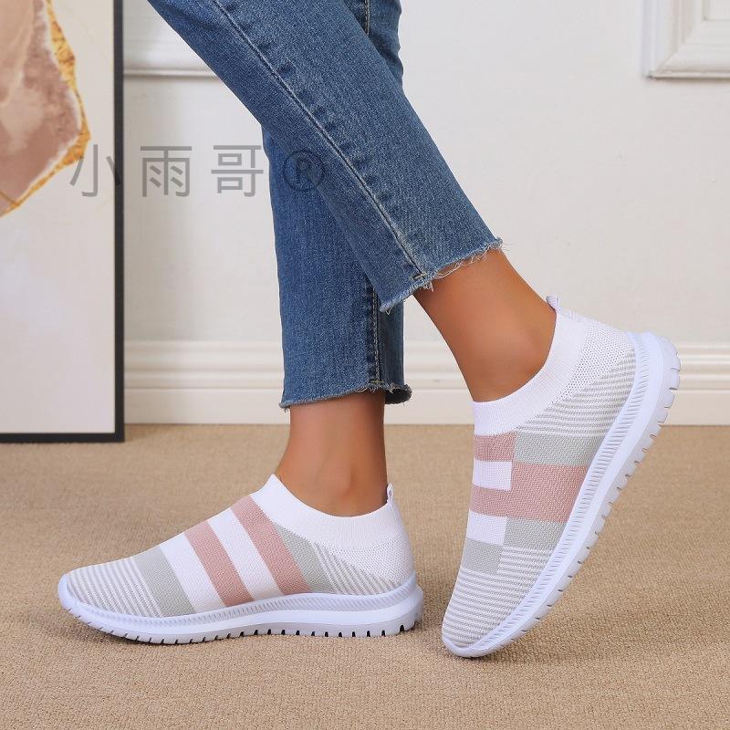 New Fly-woven Color-matching Sneakers Women's Cloth Shoes Soft-soled Foot-covering Breathable Lazy Walking Shoes
