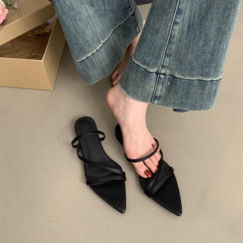 2026 New Fashion Slippers Women Sexy Flat Sandals Casual Ladies Sand Beach Slippers Elegant SpikeToe Outdoor Slippers