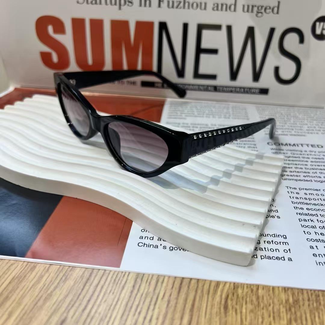 Trendy Cat Eye Sunglasses for Women UV Protection Fashion Designer Shades for Travel