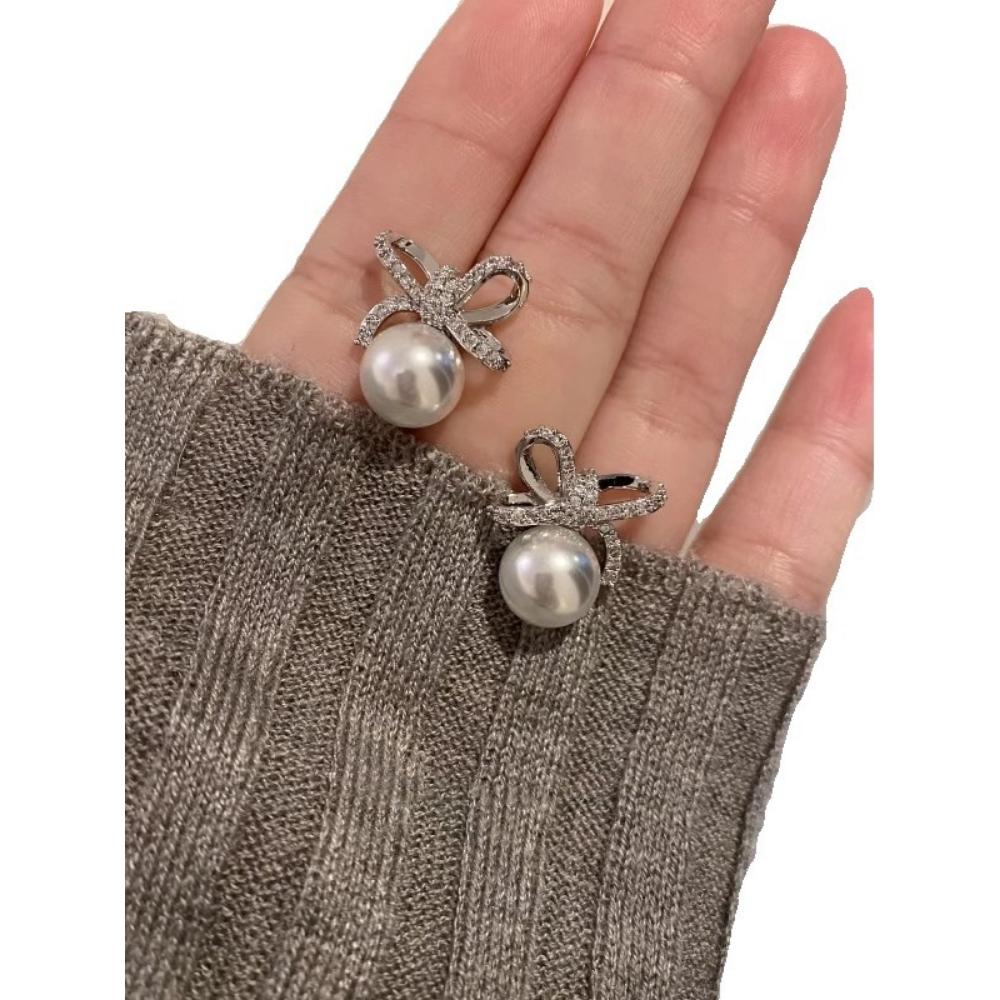 Seiko version earrings, silver needles full of diamonds, bow, Shijia pearl stud earrings, femininity, niche sense, fashionable and high-end earrings.