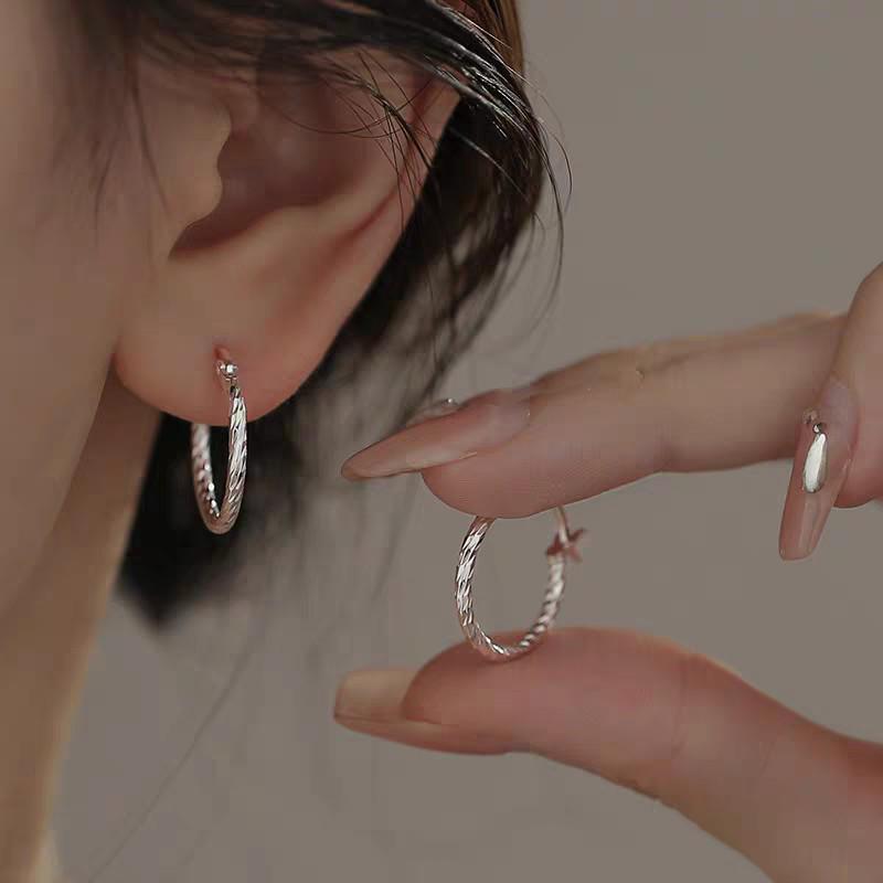 Korean Geometric Twisted Circle Earrings: Unique, Elegant, Sparkling Design