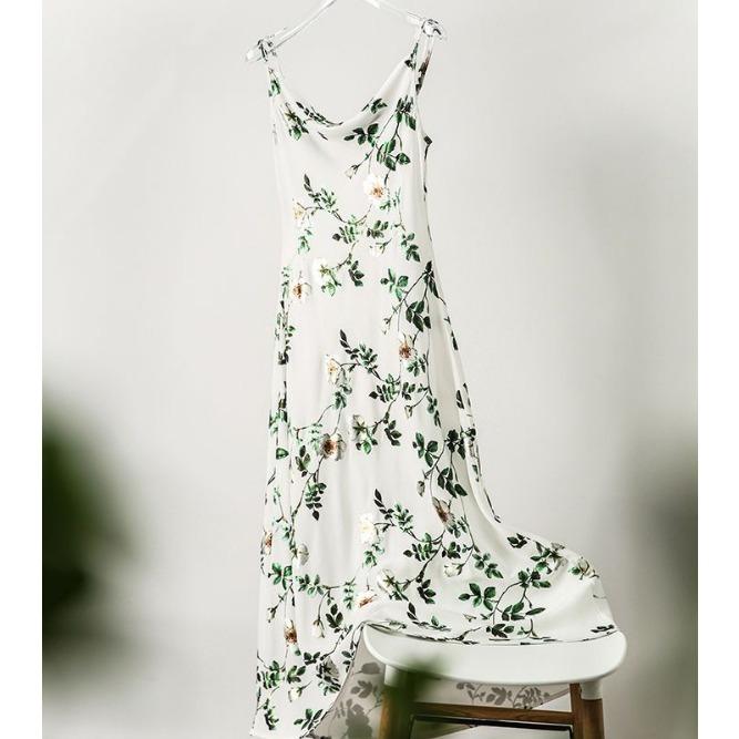 Elegantes, schlankmachendes V-Ausschnitt-Sommerkleid mit Spaghettiträgern und langem Print für Damen