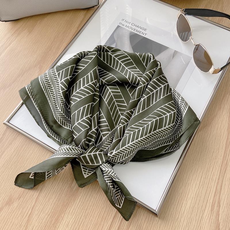 Luxusdesign Paisley-Druck Kleiner quadratischer Schal Simulierte Seide Dünner Halsschal Reifer Stil Sonnenschutz Kopftuch für Frauen