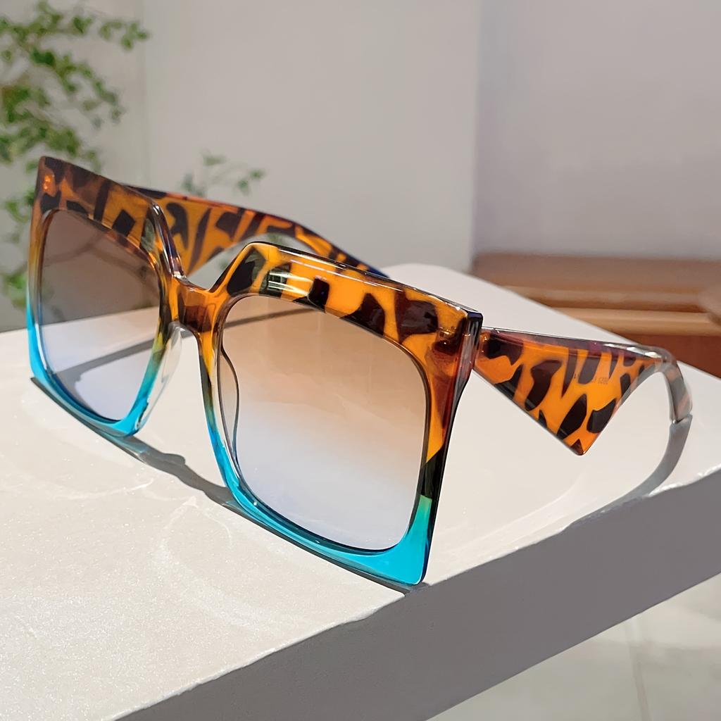 1pc Women Full Frame Square Shaped Sunglasses Fashionable Oversize Leopard Print Gradient Shades Stylish Multicolor