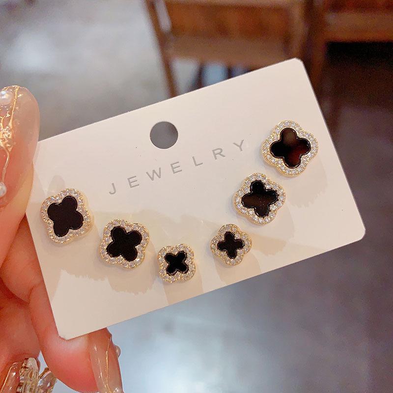 

Элегантные серьги с четырехлистным клевером: Стильный, простой и универсальный дизайн с микроинкрустацией и маленькой серебряной иглой для женщин