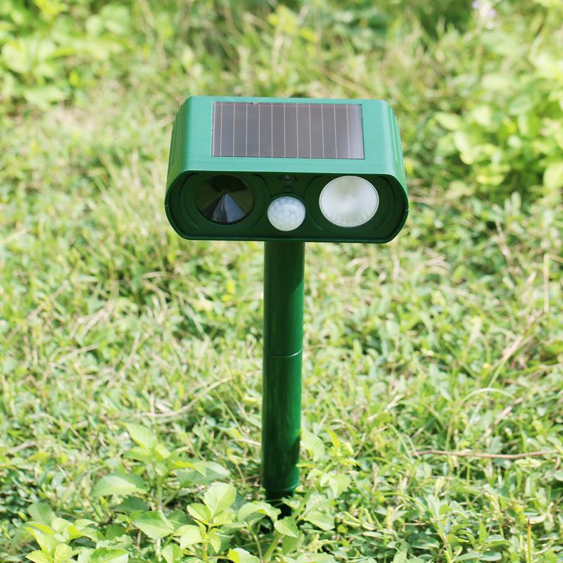 Solar-Powered Pest Repeller with Flashing Light for Cats, Dogs, and Birds