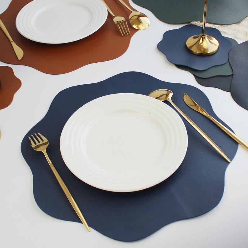 1Pcs Waterproof Non-Slip Kitchen Tableware Pad Flower Shaped Leather Placemats Heat-Resistant Place Mats Christmas Decor