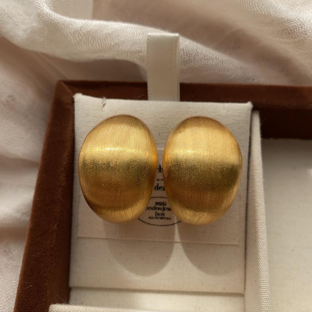 French Retro High-End Fashion Light Luxury Temperament Women'S Silver Metal Brushed Texture Design Sense Niche Stud Earrings