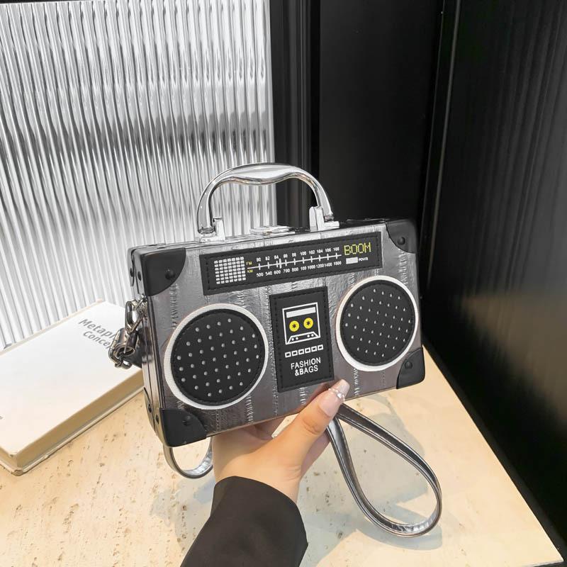 

2024 летняя популярная сумка-мессенджер через плечо для женщин, креативная личность, забавная ретро-радио, портативная маленькая квадратная сумка