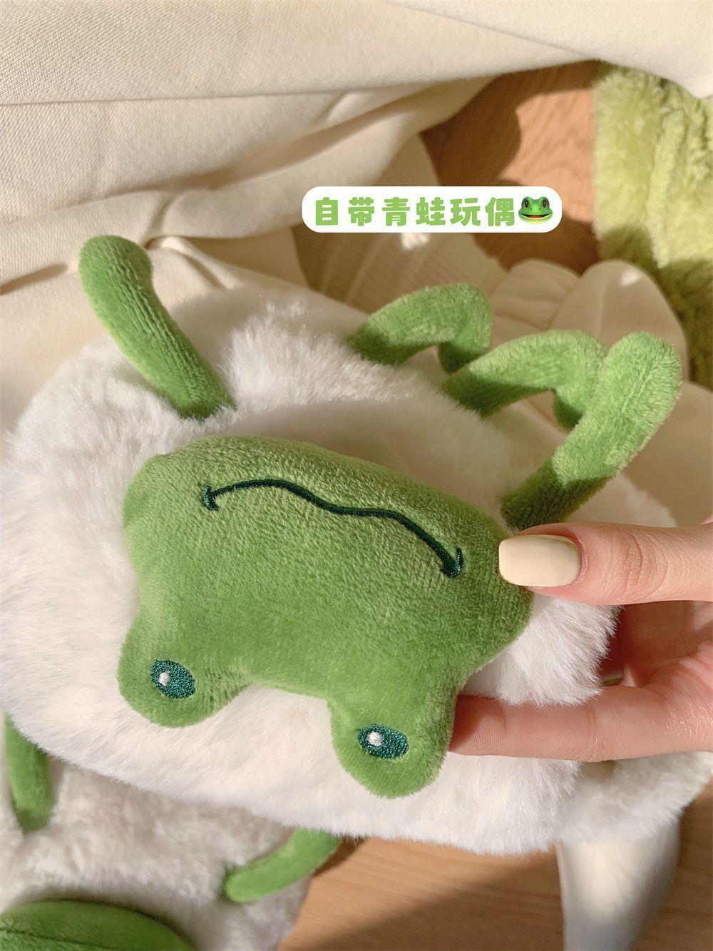 Модные мультяшные забавные плюшевые тапочки с маленькой лягушкой для мужчин и женщин — фото 3