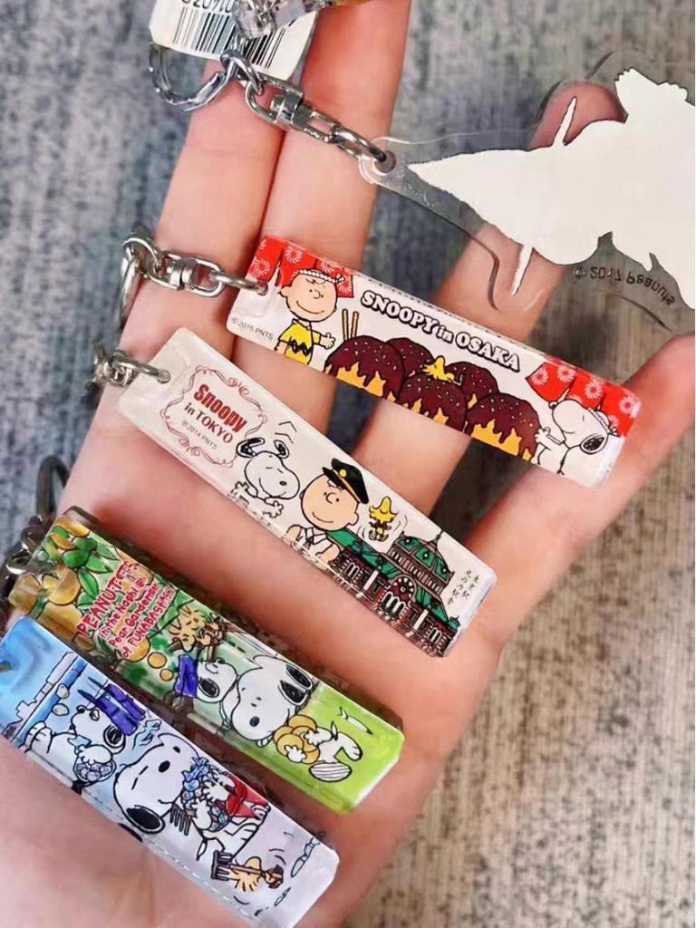 Cartoon Snoopy Acryl Schlüsselanhänger im japanischen Stil: Süßer Taschenanhänger, Perfektes Schmuckgeschenk für Freunde