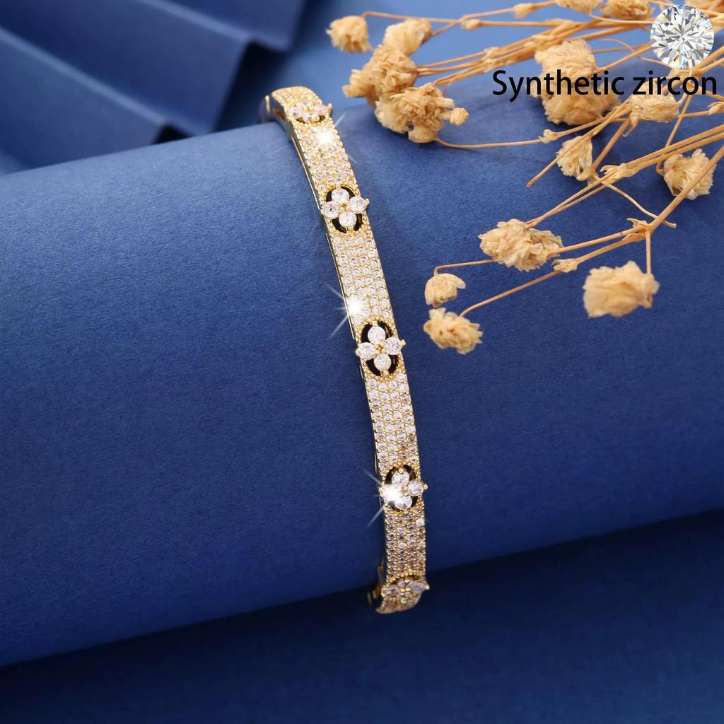 Exquisites 2025 Europäisch-Amerikanisches Nagelarmband mit Zirkon, Luxuriöser Kupferschmuck