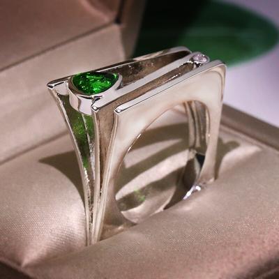 Punk Unregelmäßigen Weiblichen Grünen Zirkon Stein Ring Kristall Silber Ring Schmuck Versprechen Hochzeit Verlobung Ringe Für Frauen Party Geschenk