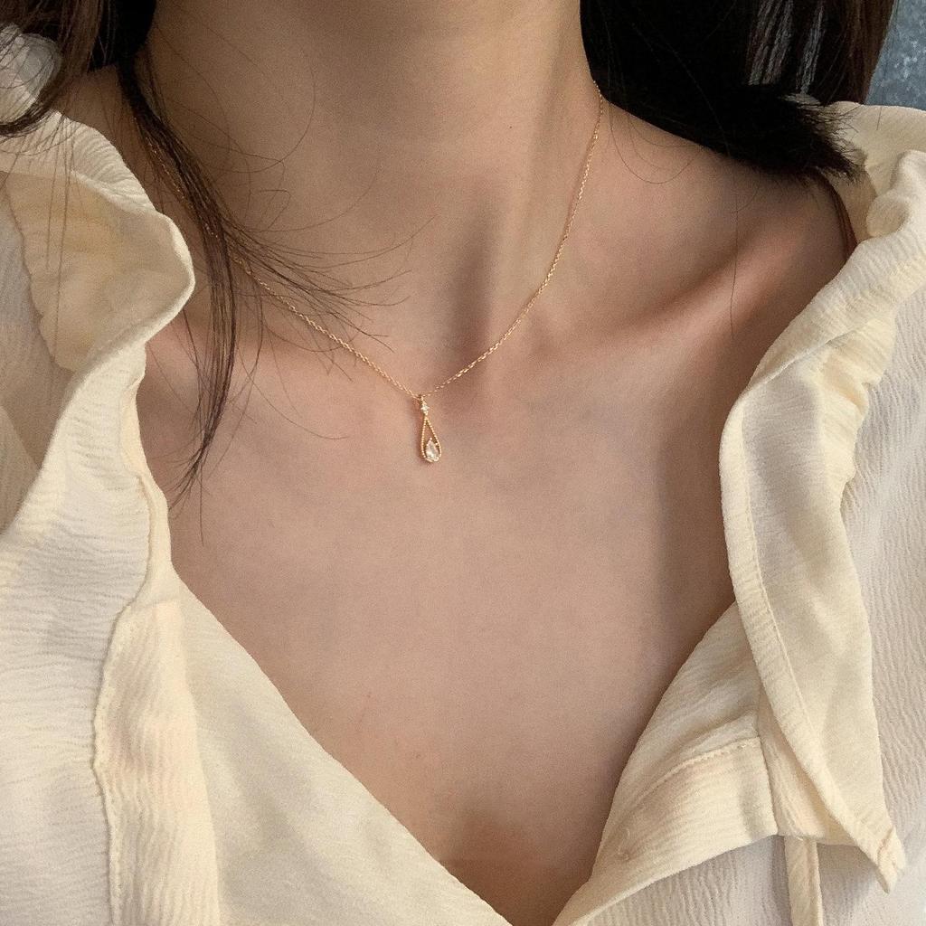 "One Look Ten Thousand Years" French Zircon Teardrop Necklace - Super Fairy Style for Female Students, Cold Style Clavicle Chain.