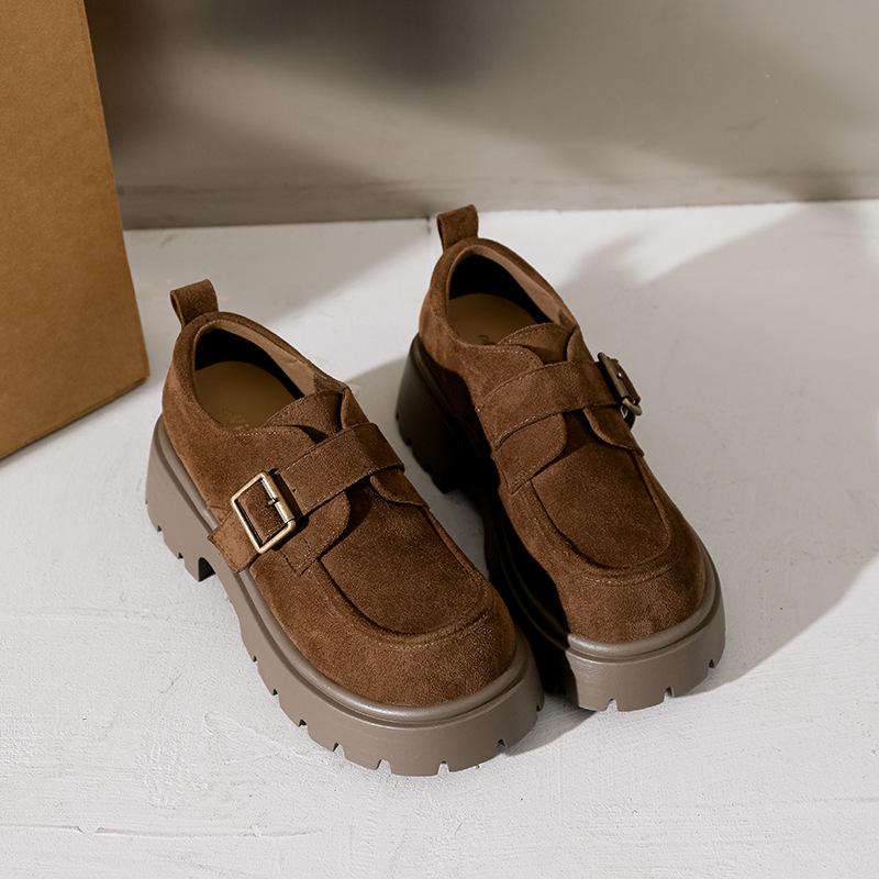 

Женские замшевые лоферы на толстой подошве в стиле ретро на весну 2025 года - Слипоны в британском стиле 37 коричневый