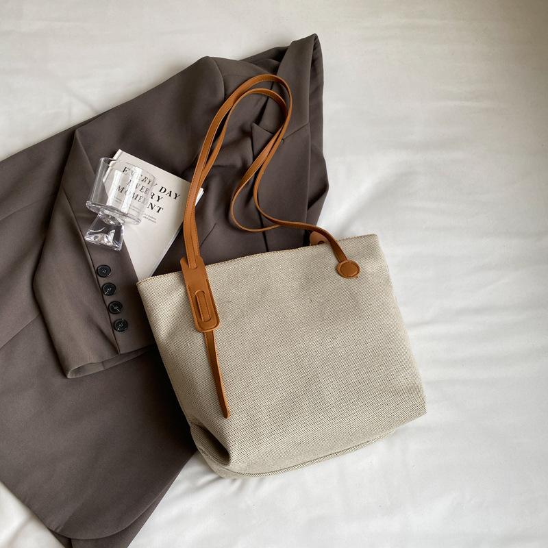 

Повсякденна сумка великої місткості жіноча сумка літо 2024 нова проста і модна дорожня сумка через плече проста сумка жіноча коричневий