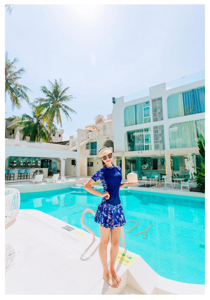 Women's Short-Sleeve Two-Piece Swimsuit: Slimming, Tummy-Covering; Ideal for Swimming, Hot Springs, Beach, or Surfing.