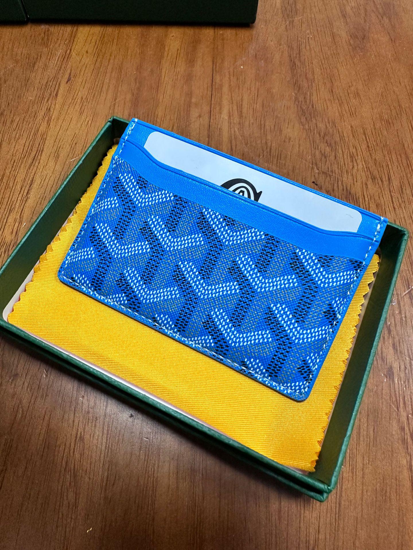 

Ультратонкий многофункциональный ID-кошелек Goya для мужчин и женщин: Печатный дизайн, Универсальный слот для карт, Цельная защита. 10.5*7.8CM небесно-голубой