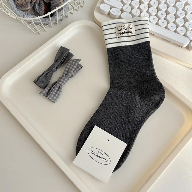 

Cute Autumn and Winter Style Dog Letter Fabric Label Socks, Pure Cotton Contrasting Color Ribbed Polka Dot Striped Check Socks for Women 1 pair