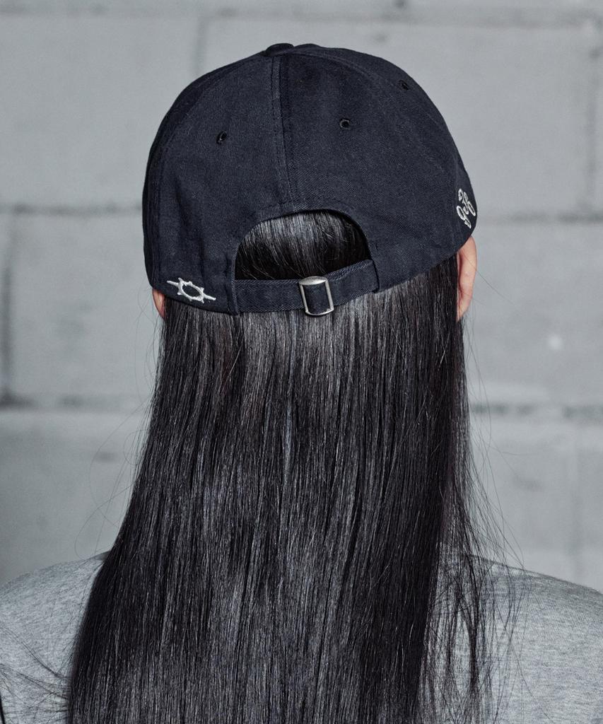 Lujeoseukeulleob Washed Star Logo Cap Black