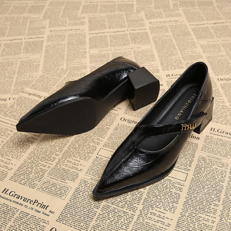 83656-5 Neue französische Einzelschuhe Frühling und Sommer Temperament flache Schuhe beliebt 2025 ausländische dicke Absätze Lederschuhe